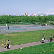 テニスコート(旭川大橋左岸広場) 